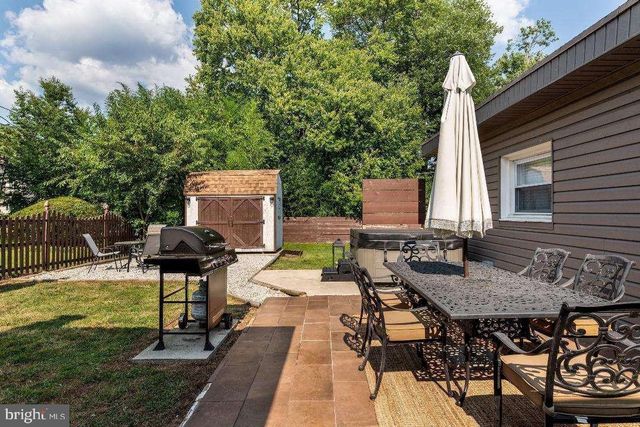 2205 MARY LN, Broomall, PA 19008