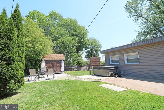 2205 MARY LN, Broomall, PA 19008