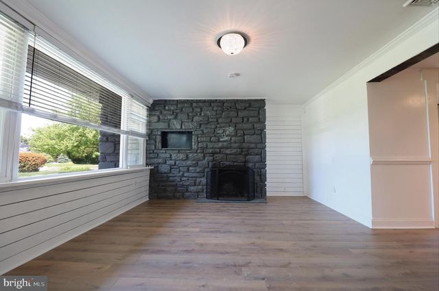 2205 MARY LN, Broomall, PA 19008