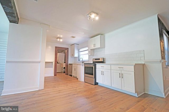 2205 MARY LN, Broomall, PA 19008