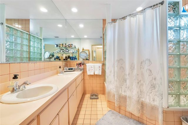 2496 Abaco Avenue, Miami, FL 33133