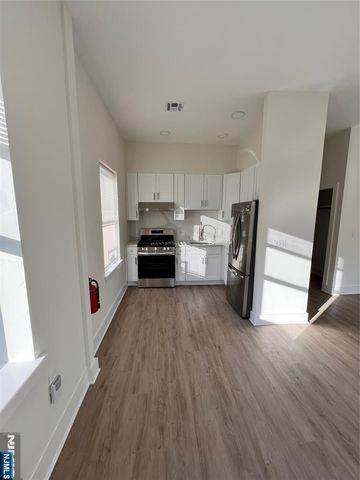 70 69th 4, Guttenberg, NJ 07093