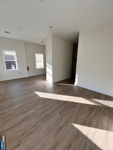 70 69th 4, Guttenberg, NJ 07093