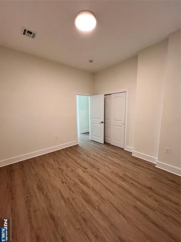 70 69th 4, Guttenberg, NJ 07093