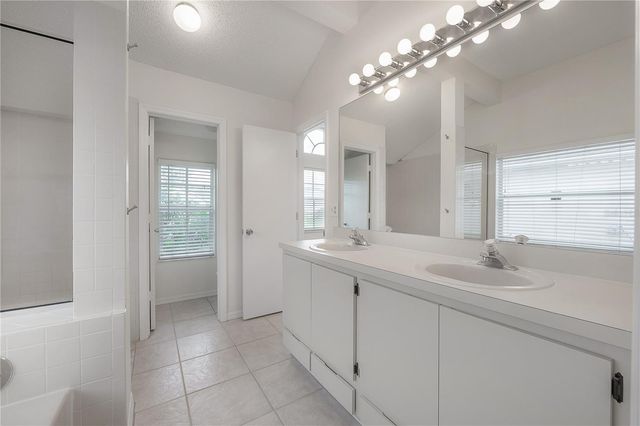 15121 HEATHRIDGE DRIVE, Tampa, FL 33625