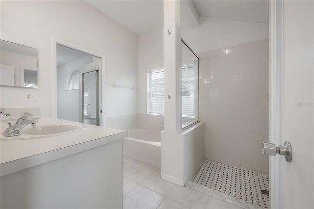 15121 HEATHRIDGE DRIVE, Tampa, FL 33625