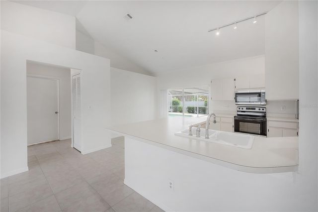 15121 HEATHRIDGE DRIVE, Tampa, FL 33625