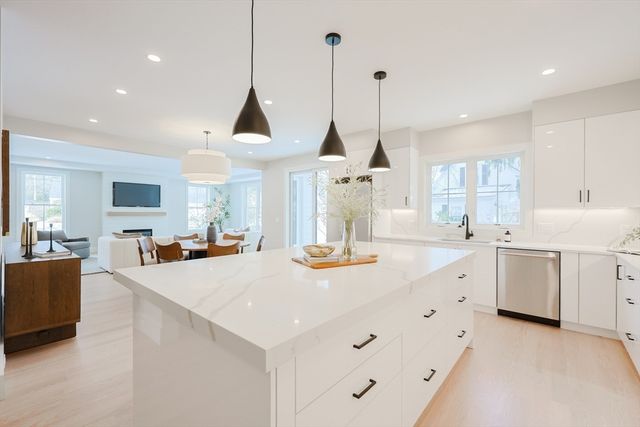 23 Pilgrim Rd, Wellesley, MA 02481