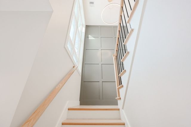 23 Pilgrim Rd, Wellesley, MA 02481