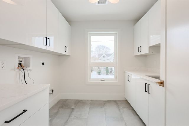 23 Pilgrim Rd, Wellesley, MA 02481