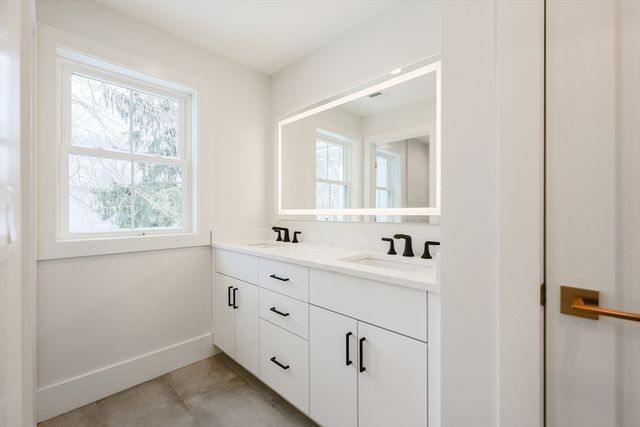 23 Pilgrim Rd, Wellesley, MA 02481