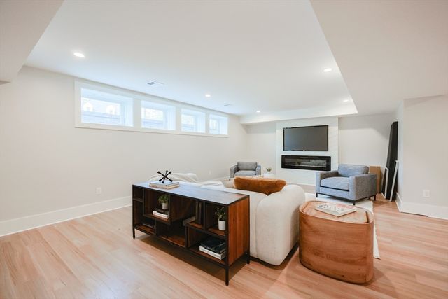 23 Pilgrim Rd, Wellesley, MA 02481