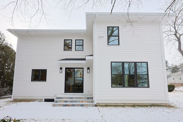 23 Pilgrim Rd, Wellesley, MA 02481