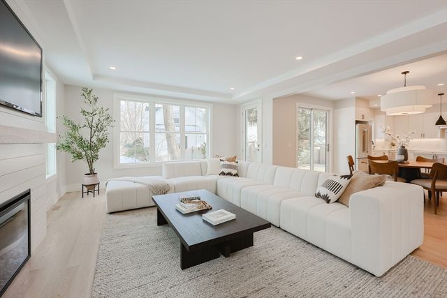 23 Pilgrim Rd, Wellesley, MA 02481