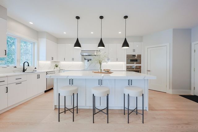 23 Pilgrim Rd, Wellesley, MA 02481