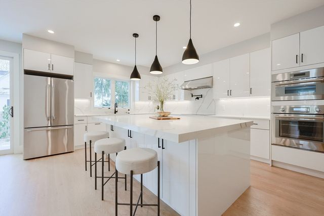 23 Pilgrim Rd, Wellesley, MA 02481