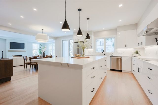 23 Pilgrim Rd, Wellesley, MA 02481