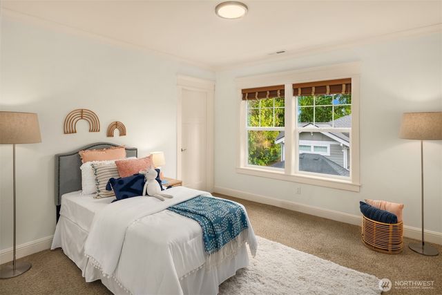 9942 SE 39th Street, Mercer Island, WA 98040