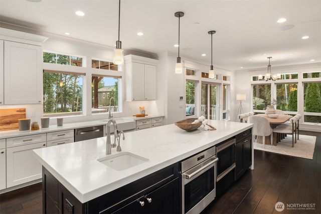 9942 SE 39th Street, Mercer Island, WA 98040