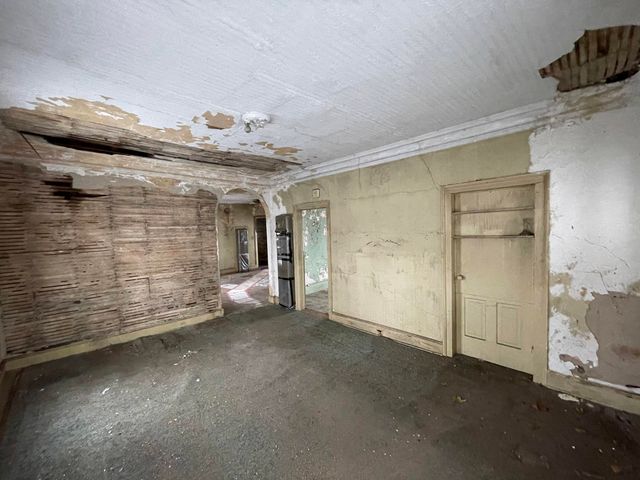 697 W Grand Avenue, Muskegon, MI 49441