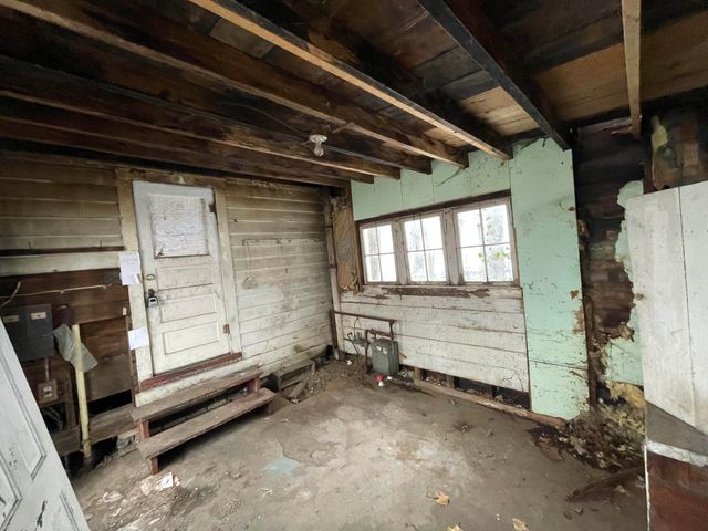 697 W Grand Avenue, Muskegon, MI 49441