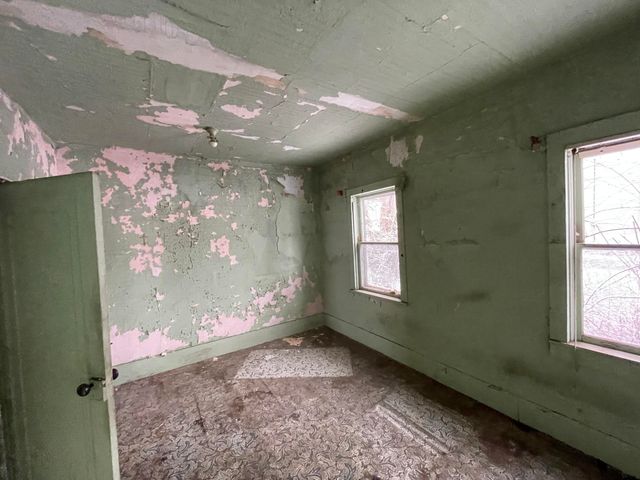 697 W Grand Avenue, Muskegon, MI 49441