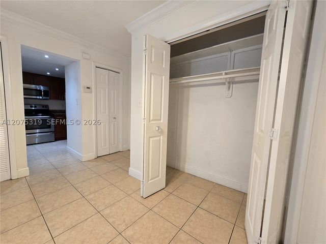 6940 Miami Gardens Dr 1-319, Hialeah, FL 33015