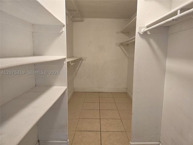 6940 Miami Gardens Dr 1-319, Hialeah, FL 33015