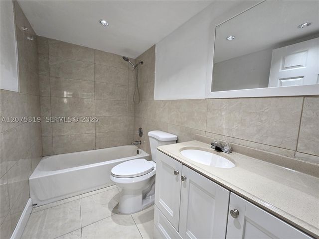6940 Miami Gardens Dr 1-319, Hialeah, FL 33015