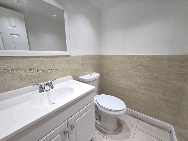 6940 Miami Gardens Dr 1-319, Hialeah, FL 33015