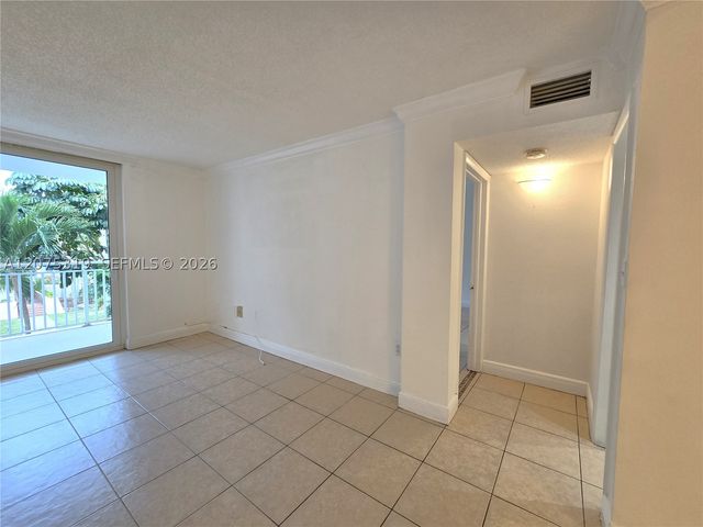 6940 Miami Gardens Dr 1-319, Hialeah, FL 33015