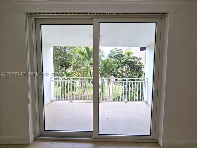 6940 Miami Gardens Dr 1-319, Hialeah, FL 33015
