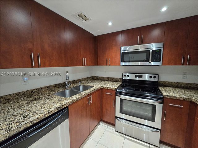 6940 Miami Gardens Dr 1-319, Hialeah, FL 33015