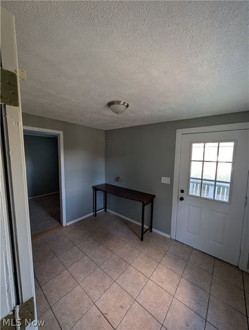 33 Hyde Avenue, Niles, OH 44446