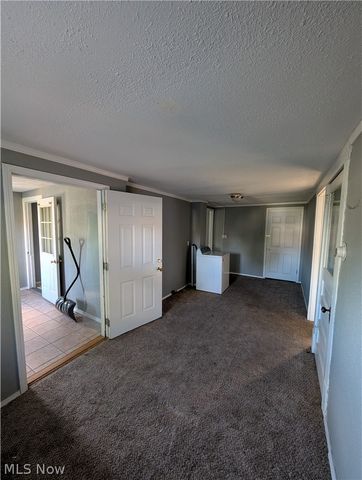 33 Hyde Avenue, Niles, OH 44446