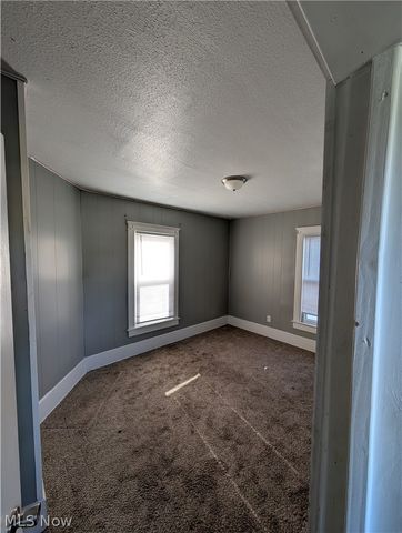 33 Hyde Avenue, Niles, OH 44446