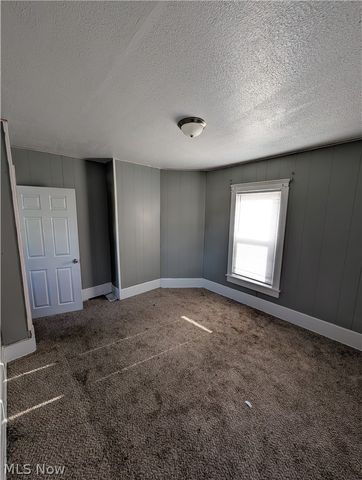 33 Hyde Avenue, Niles, OH 44446