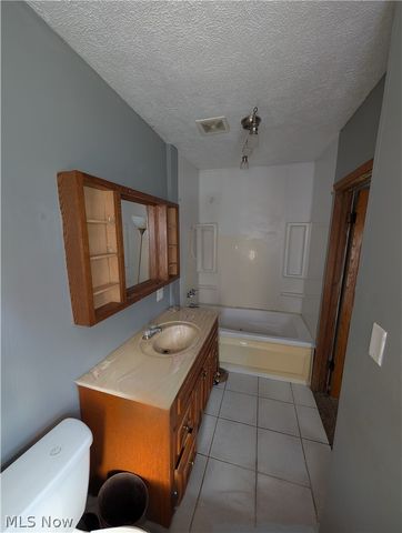 33 Hyde Avenue, Niles, OH 44446