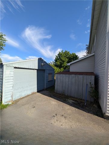 33 Hyde Avenue, Niles, OH 44446