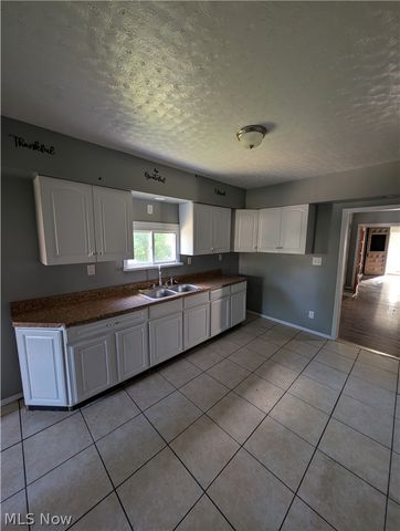 33 Hyde Avenue, Niles, OH 44446