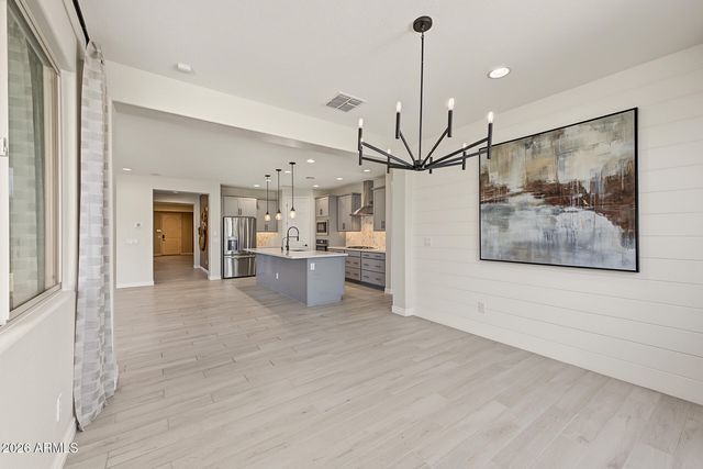 8924 W VERMONT Avenue, Glendale, AZ 85305