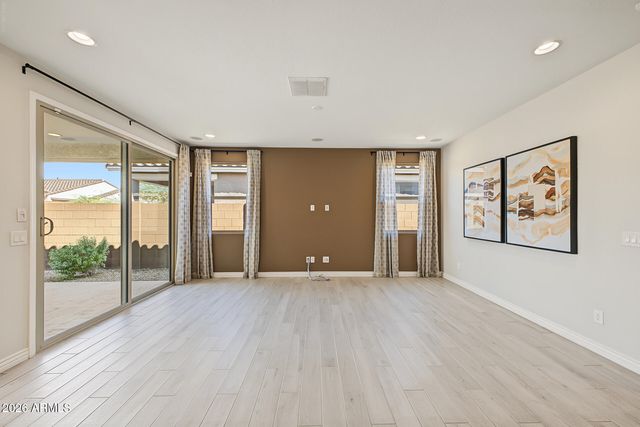 8924 W VERMONT Avenue, Glendale, AZ 85305