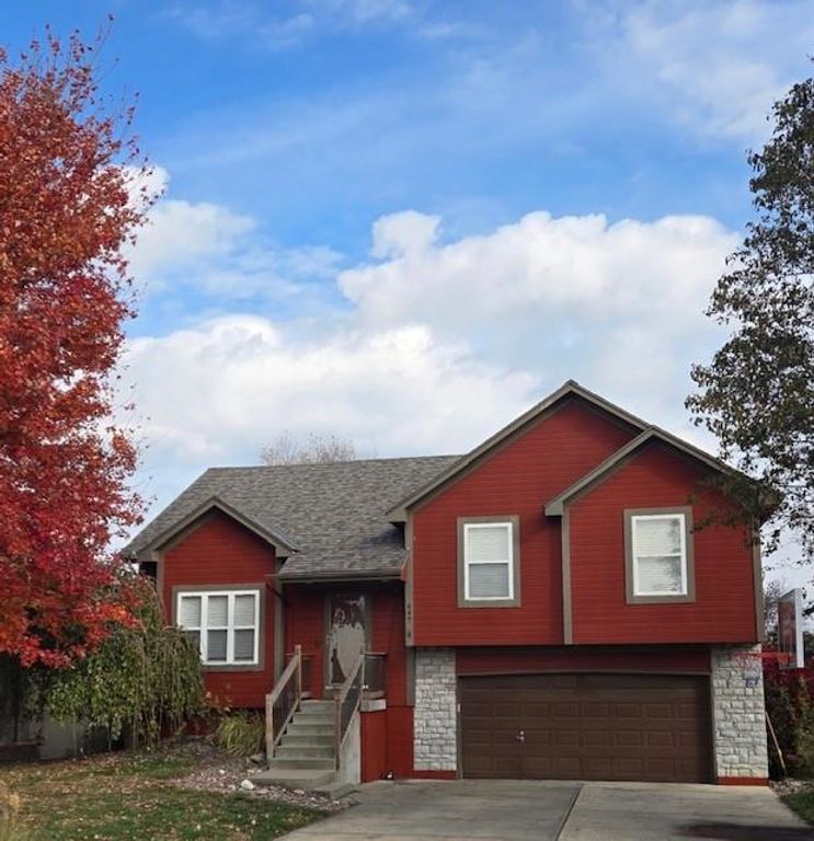 607 Bradford Court, Raymore, MO 64083