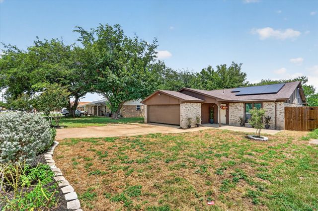 624 Hallvale Drive, White Settlement, TX 76108