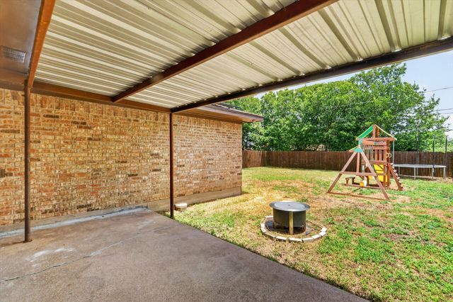 624 Hallvale Drive, White Settlement, TX 76108