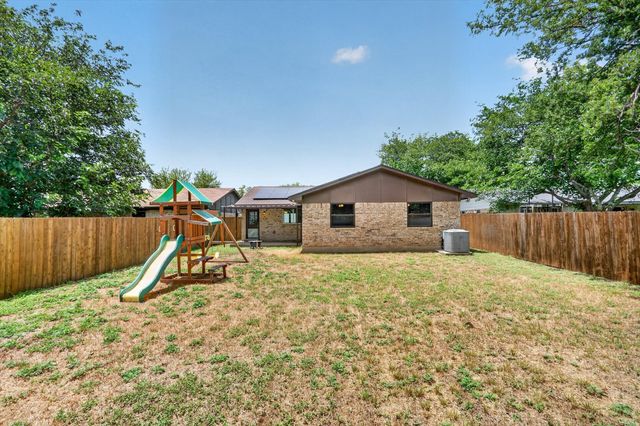 624 Hallvale Drive, White Settlement, TX 76108