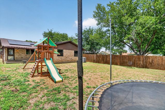624 Hallvale Drive, White Settlement, TX 76108