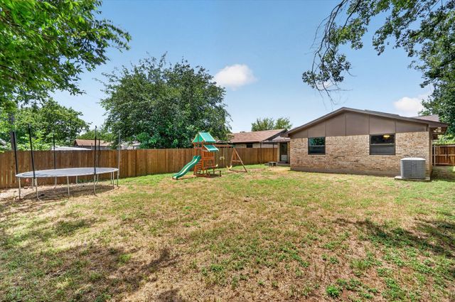 624 Hallvale Drive, White Settlement, TX 76108