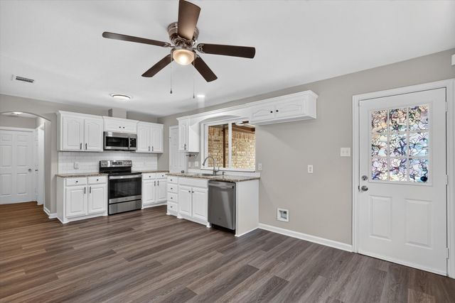624 Hallvale Drive, White Settlement, TX 76108