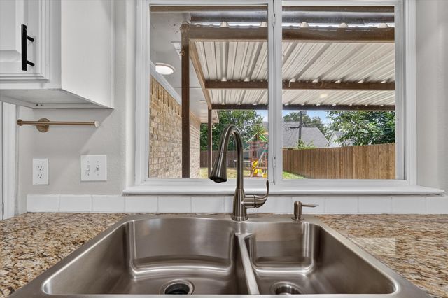 624 Hallvale Drive, White Settlement, TX 76108